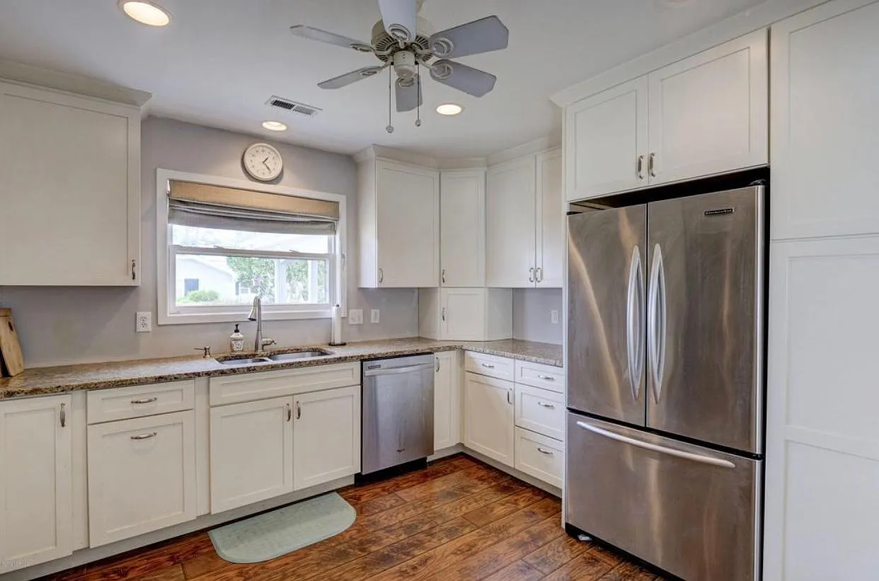 1306 Portside Ln — Photo 4