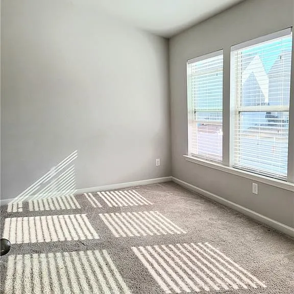 76 Greenfield Dr — Photo 16