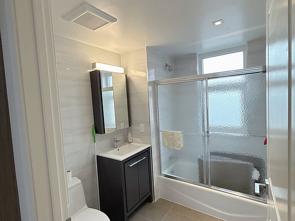 3rd image of 42-23 Parsons Blvd #6E