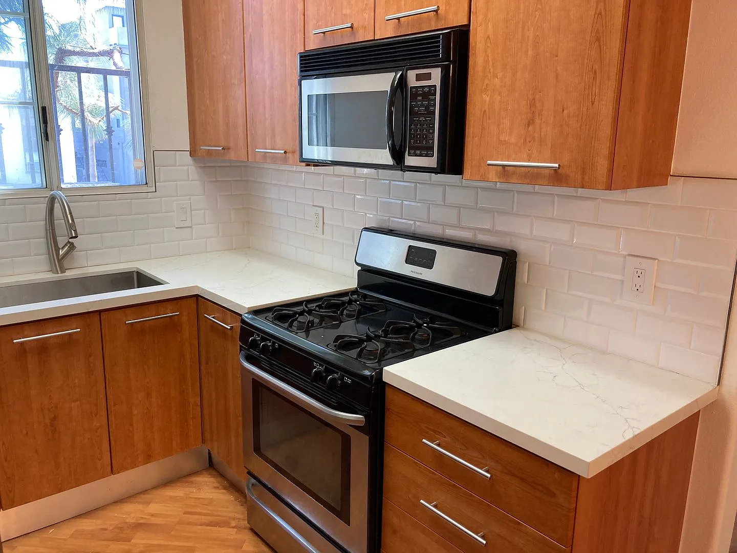 7037 La Tijera Blvd — Photo 3