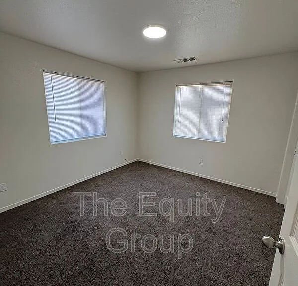 2106 W Lark Ave — Photo 10