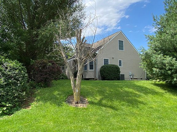 3rd image of 15 Oatfield Ct