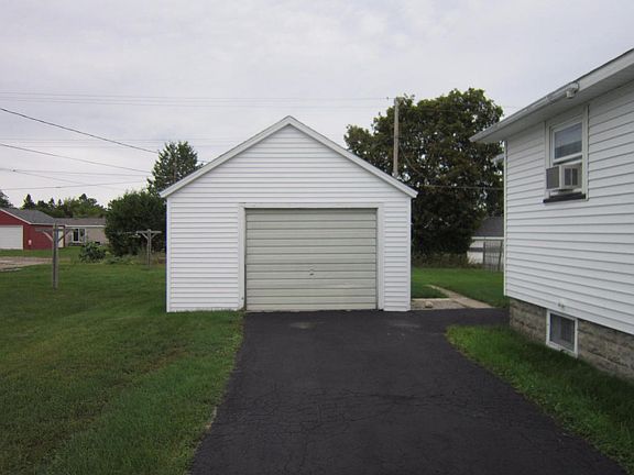 3rd image of 1170 Larke Ave