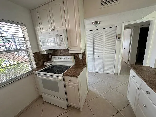 2 bed, 2.0 bath, 925 sqft, $1,700 — Photo 4