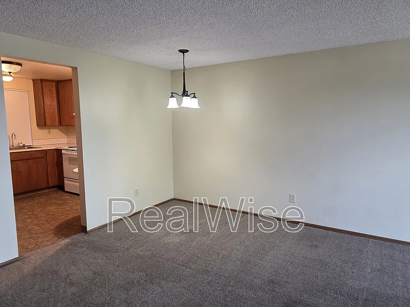 2 bed, 1.0 bath, 901 sqft, $1,495 — Photo 3