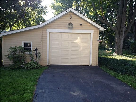 Garage with workspace