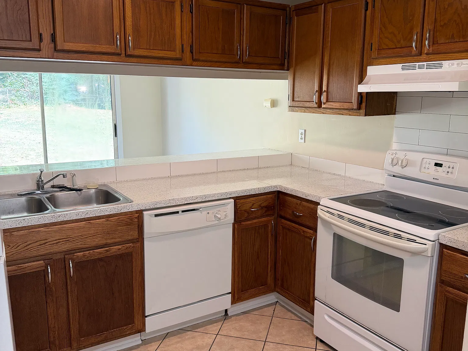3 bed, 1191 sqft, $1,650 — Photo 4