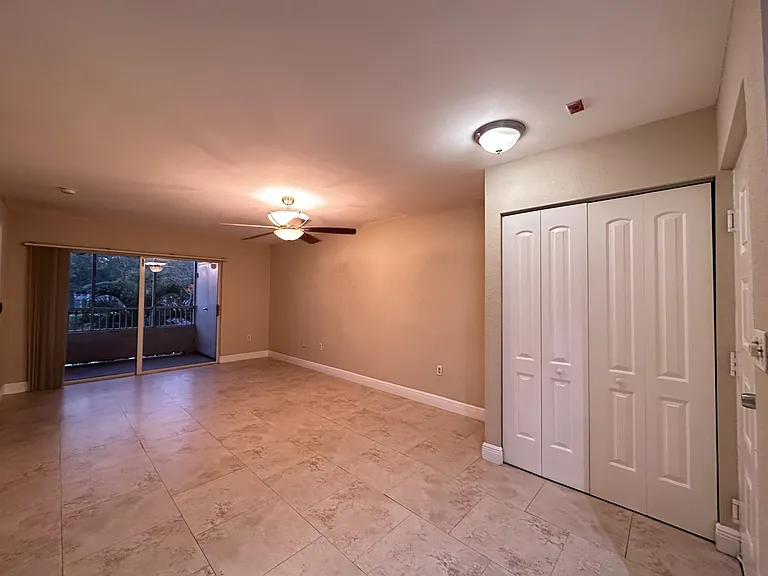 2811 N Oakland Forest Dr #209 — Photo 9