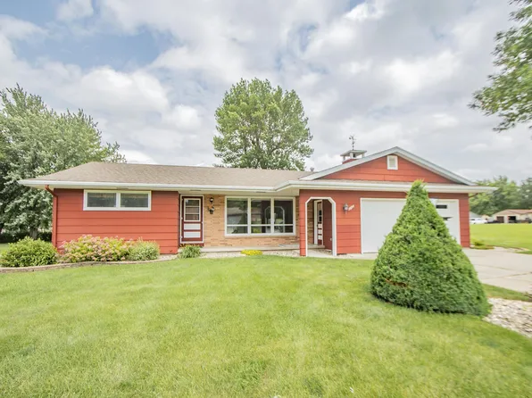 1604 Johnson Ln, Worthington, MN 56187