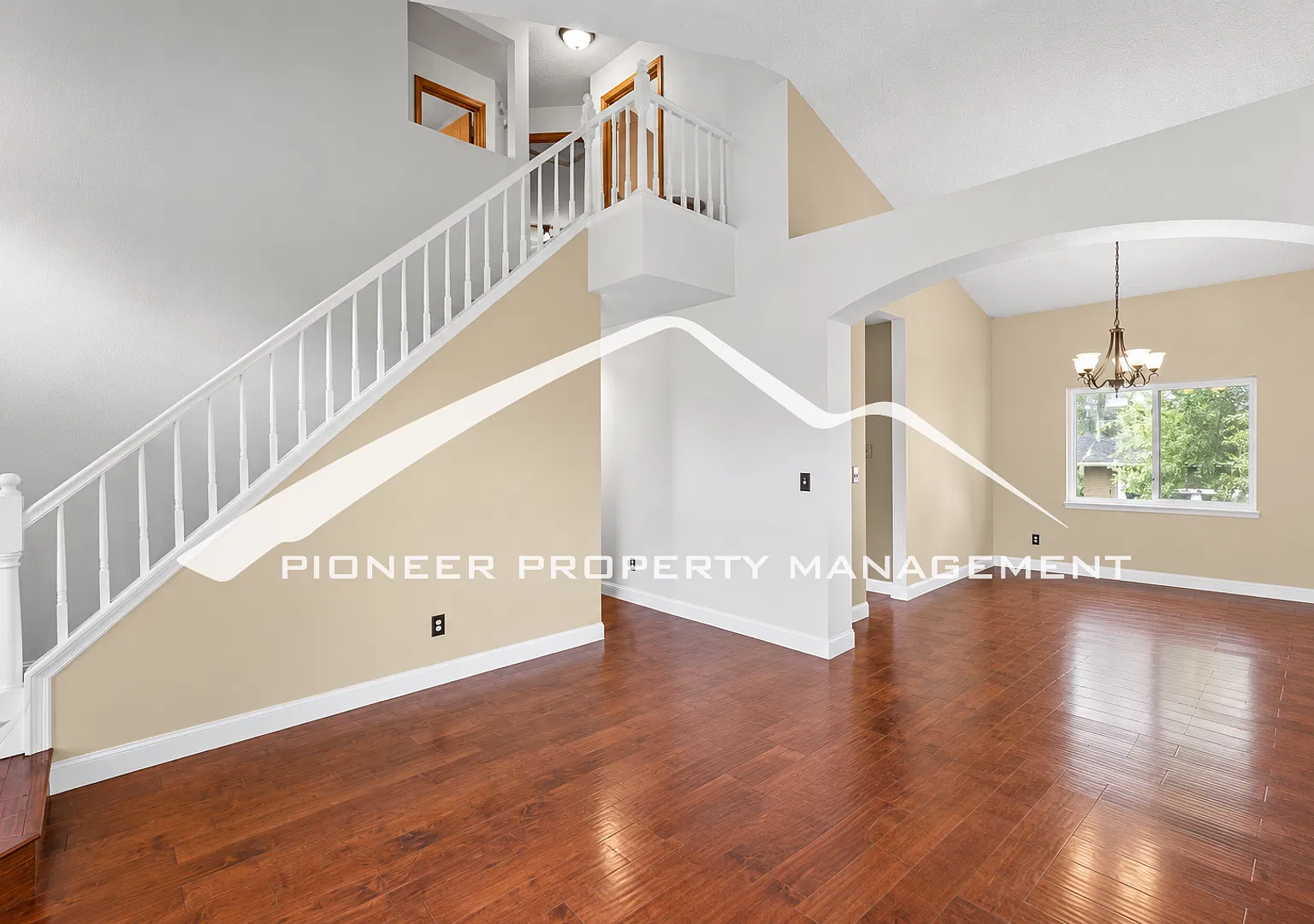 Beautiful 3 bedroom and 2.5 bath - West Side Living Minutes from Ute Valley Park — Photo 3