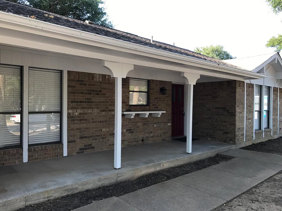 Building Photo - 1025 Almond Dr