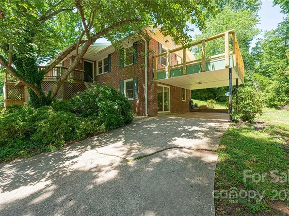 6294 S Lake Dr, Hickory, NC 28601