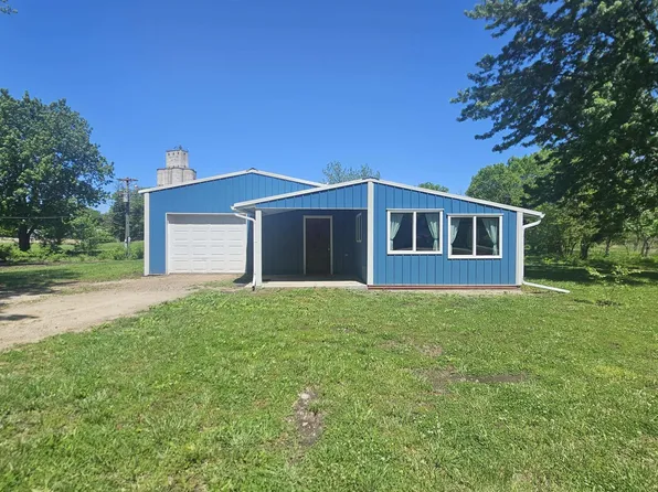 318 E Hall Ave, Burlingame, KS 66413