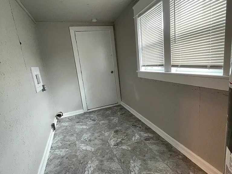 110 S Yorktown Ave — Photo 7