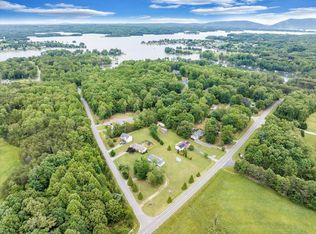 4 Strawberry Banks Dr, Moneta, VA 24121