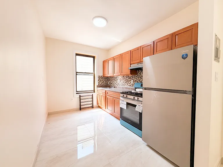 1602 E 43rd St #24 — Photo 3