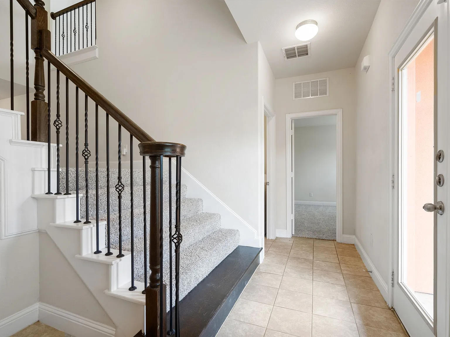3 bed, 2522 sqft, $3,050 — Photo 4
