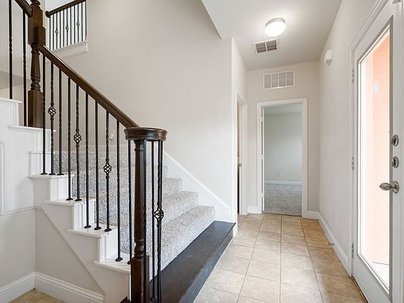 4th image of 2640 Venice Dr Unit 2