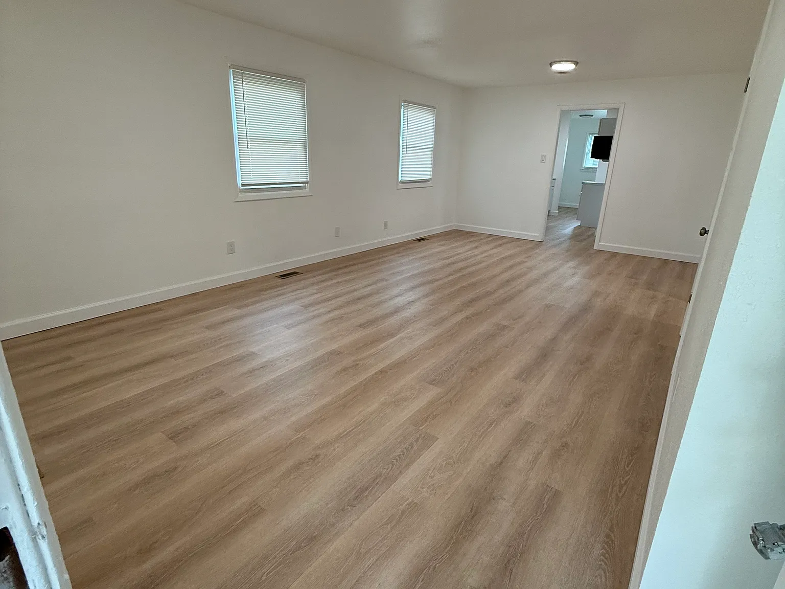 4 bed, 1.5 bath, 1150 sqft, $1,300 — Photo 4