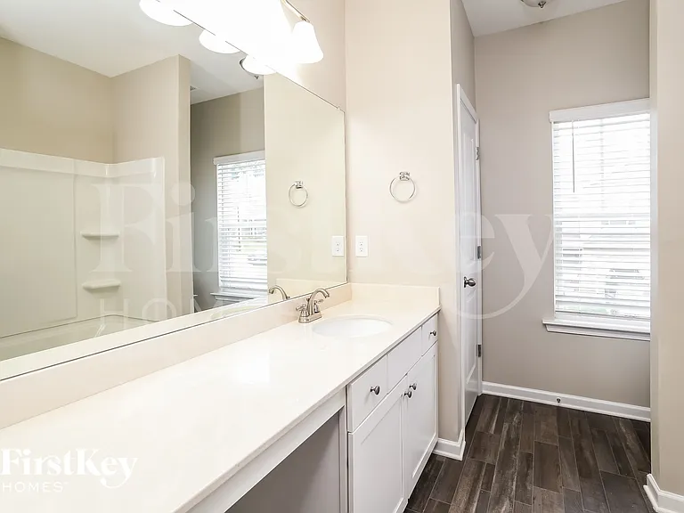 240 Jefferson Ave — Photo 12