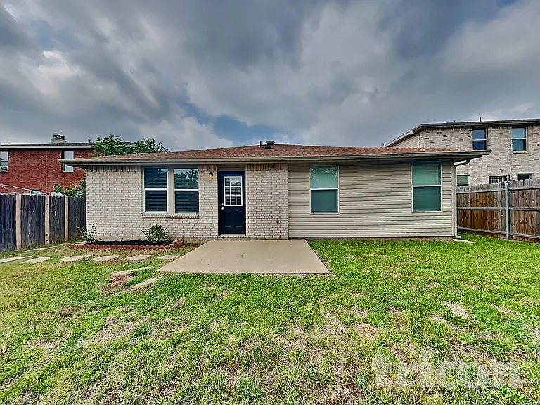 3916 Golden Horn Ln — Photo 15
