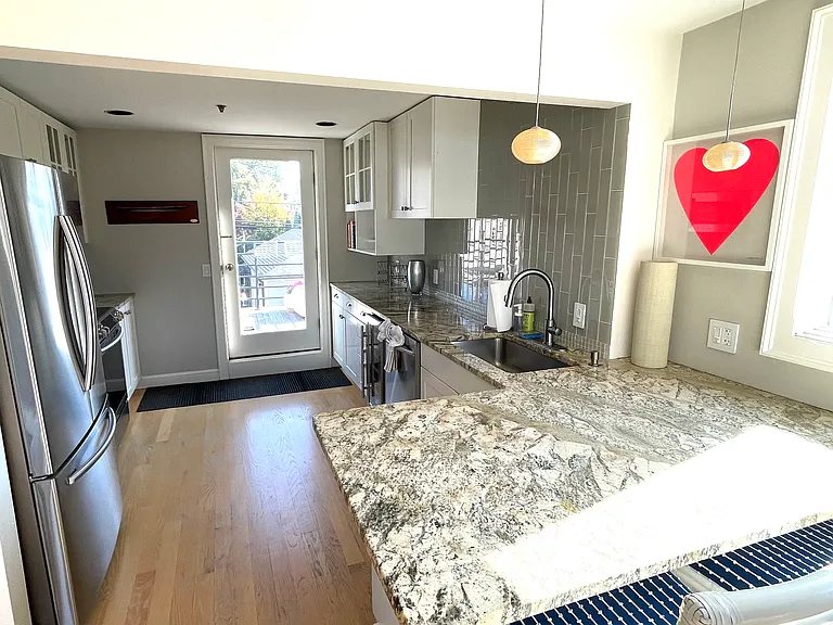 435 Thames St #1 — Photo 6