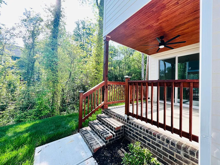 1640 Eastway Dr — Photo 14