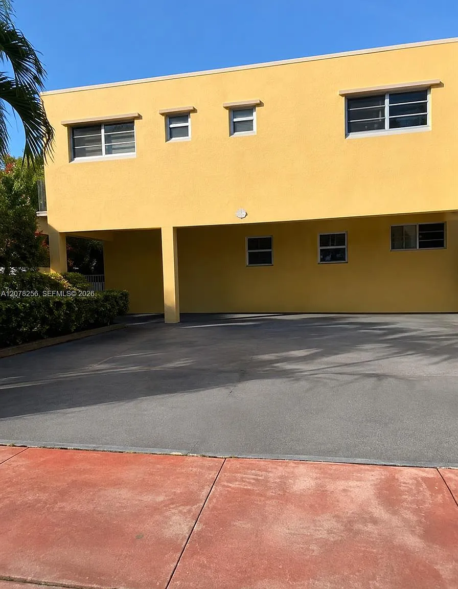 536 Euclid Condo — Photo 1