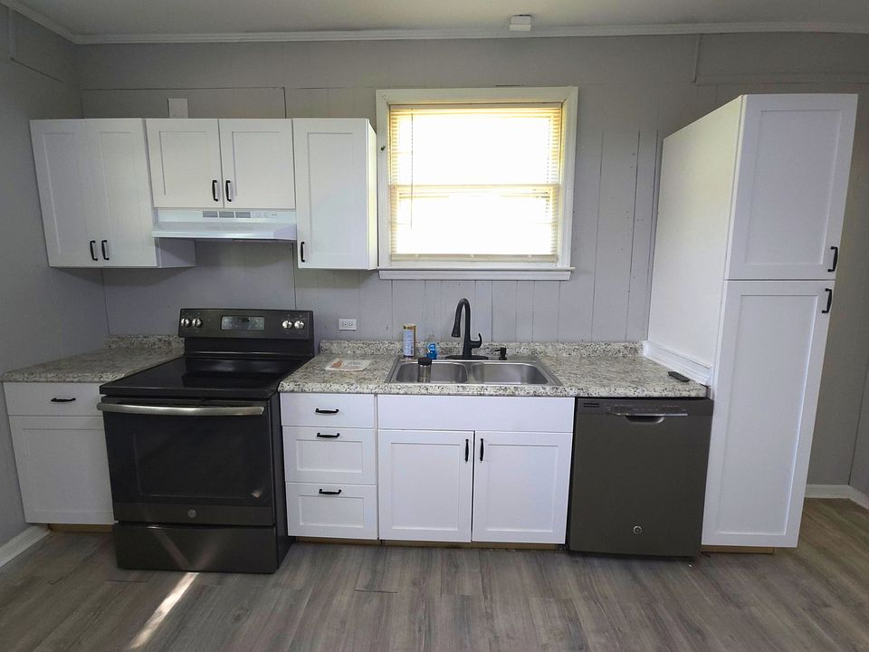 1st image of 307 Deluxe Cir