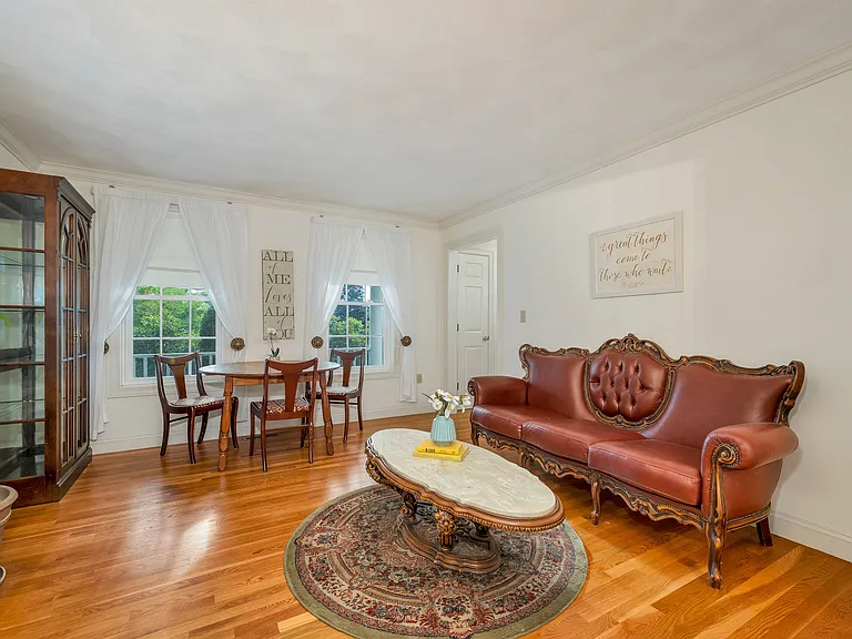 8 Hemlock Ln — Photo 10