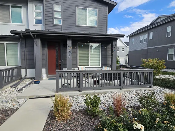 2035 S Upham Way, Lakewood, CO 80227