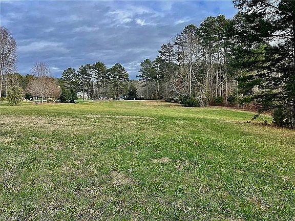 4th image of 874 Scout Rd