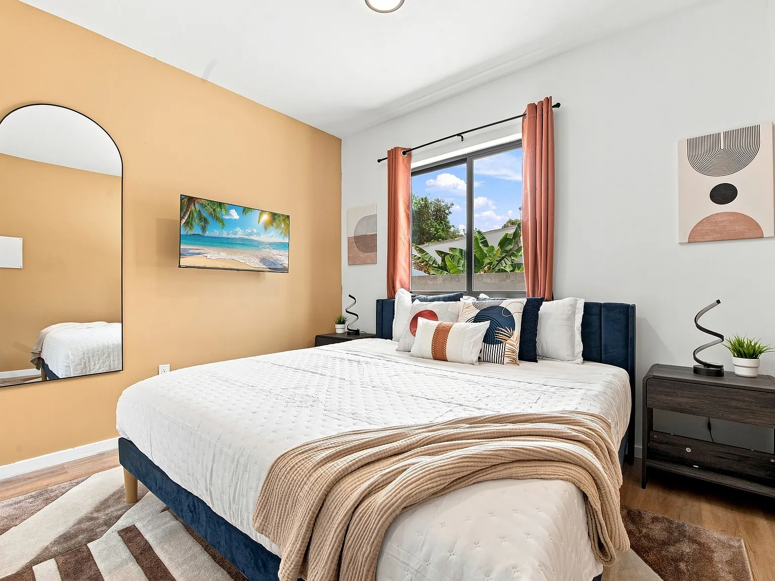 2 bed, 655 sqft, $4,700 — Photo 3