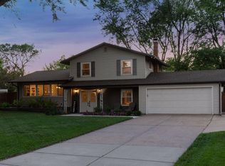 2201 Sierra Dr, White Bear Lake, MN 55110
