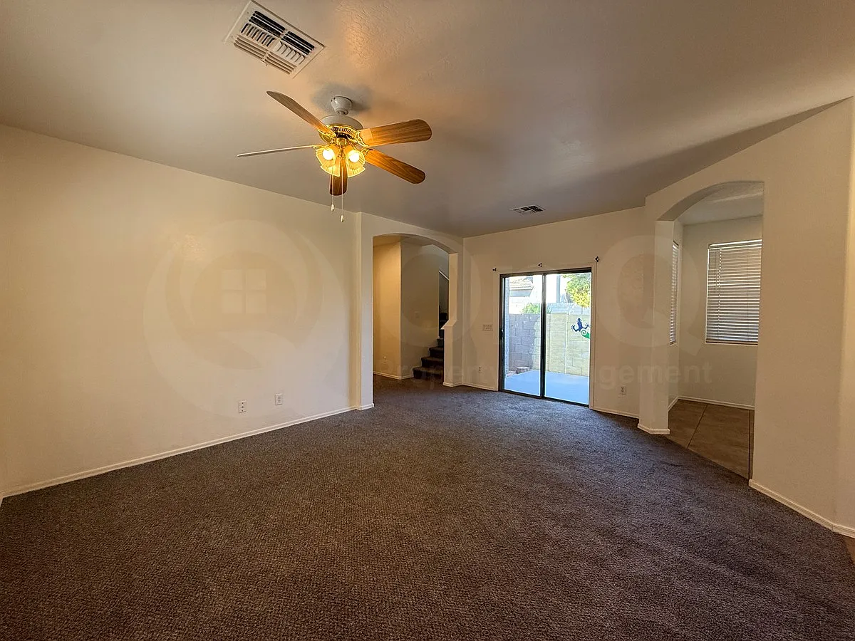 3 bed, 3.0 bath, 1574 sqft, $2,099 — Photo 4