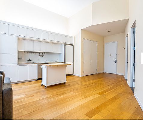 5th image of 2728 Thomson Ave Unit 303