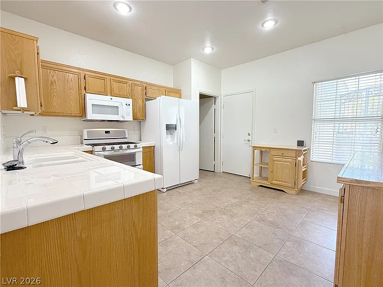 9824 Garamound Ave — Photo 11