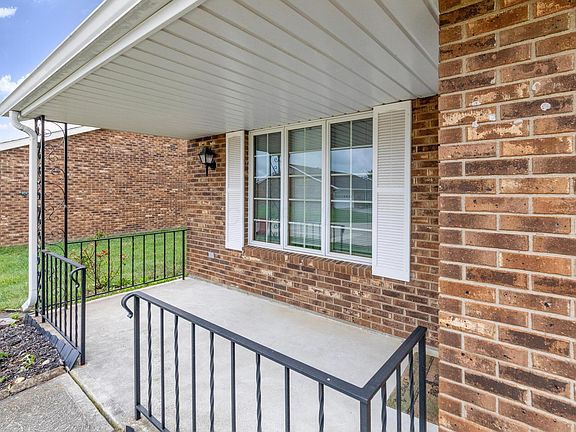 5th image of 851 Circle Dr #32