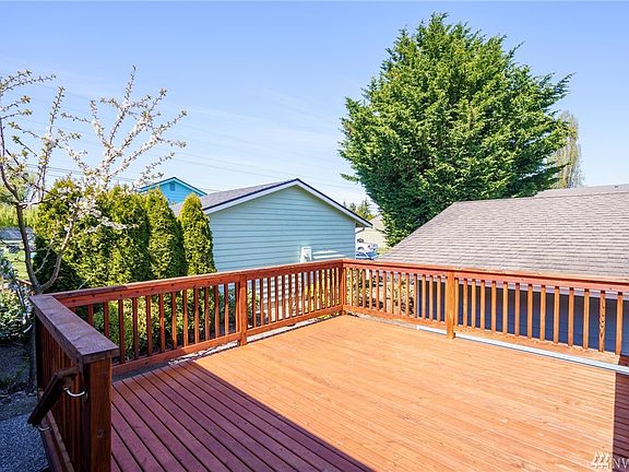 Front deck- perfect spot to grill and chill!