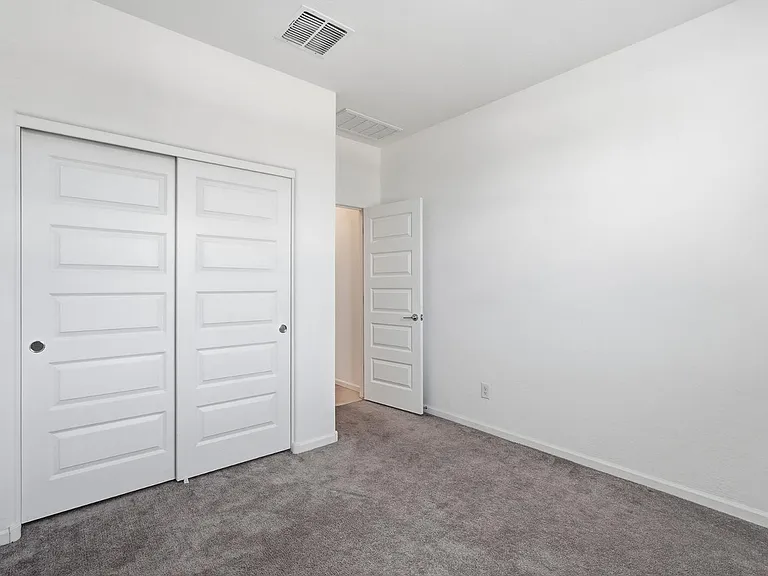 2440 W Bowker St — Photo 9