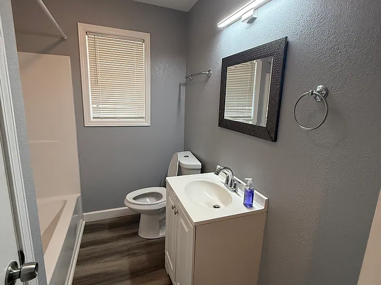 1011 Murphy Rd #8 — Photo 4