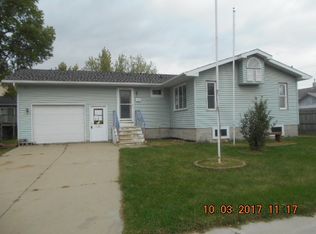 106 9th St NE, Independence, IA 50644