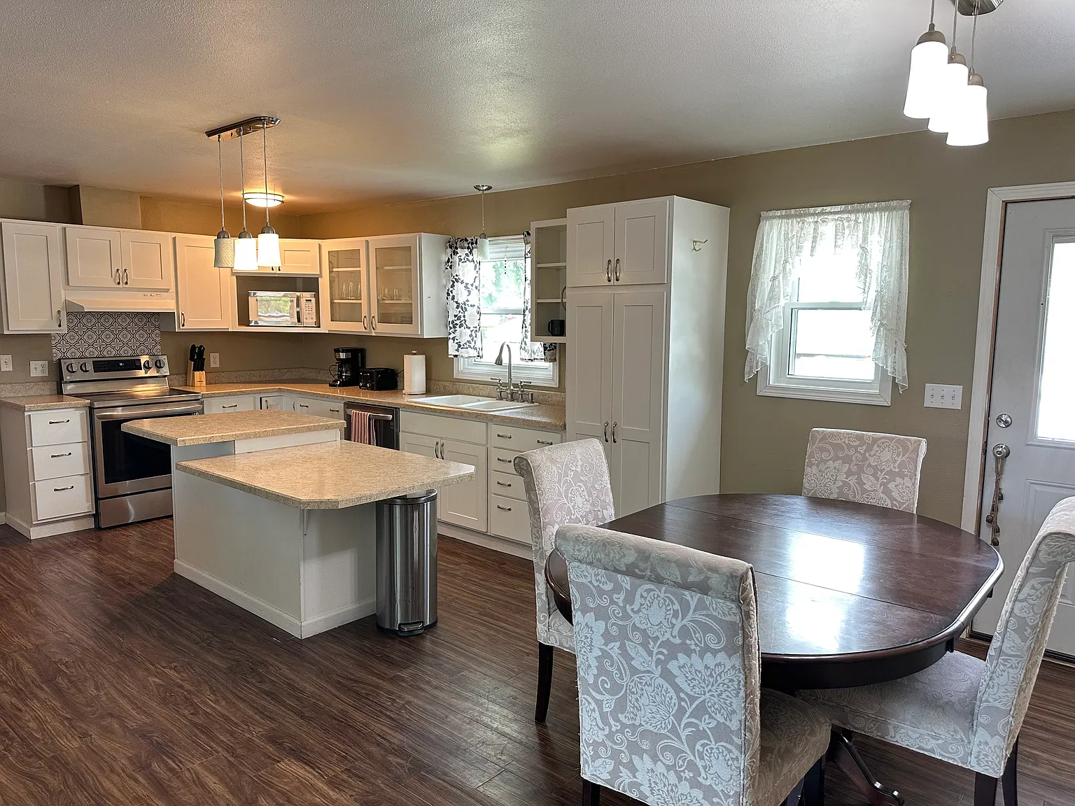 100 Riverview 2 E — Photo 2