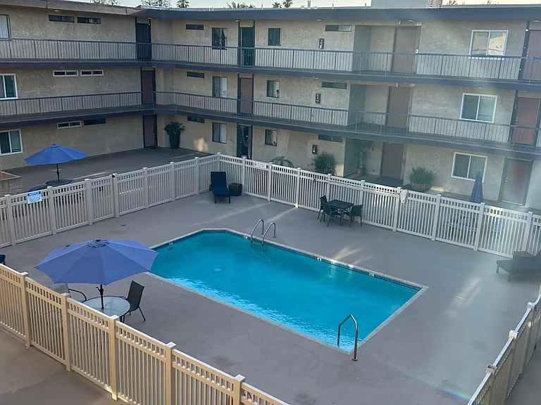 8520 Cedros — Photo 2