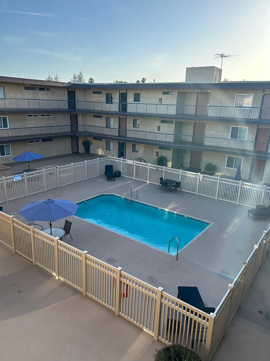 Building Photo - 8520 Cedros