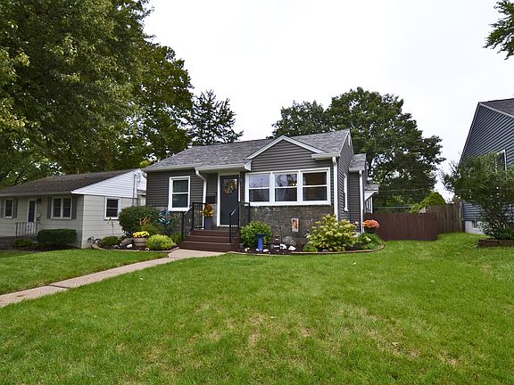 2nd image of 2550 Cody St