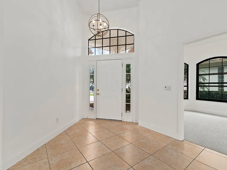 435 SW Jefferson Cir — Photo 3