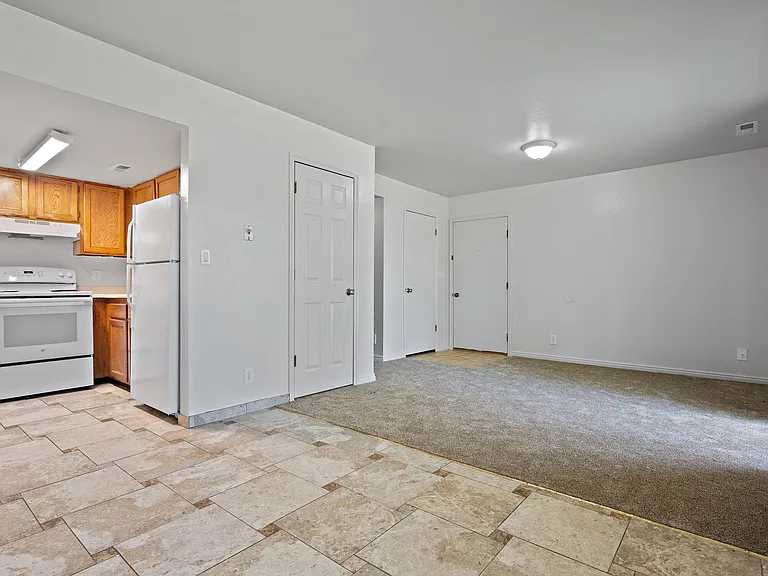 653 S Stubbs Ave — Photo 5