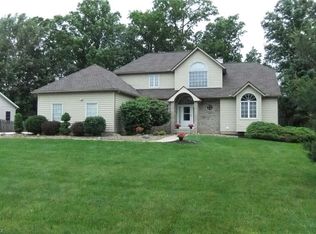 7642 Debonaire Dr, Mentor, OH 44060