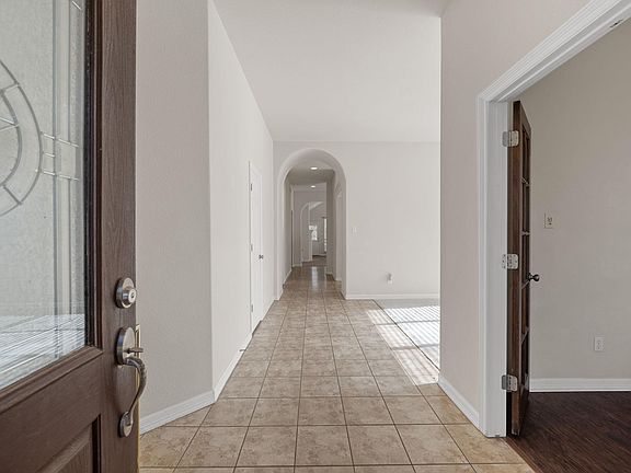 5th image of 2221 Village View Loop